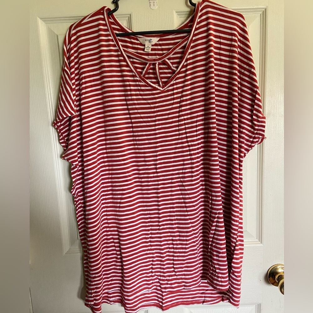 5for25 Bundle and Save Terra & Sky 1X (16W/18W) T-shirt. Crisscross v-neck